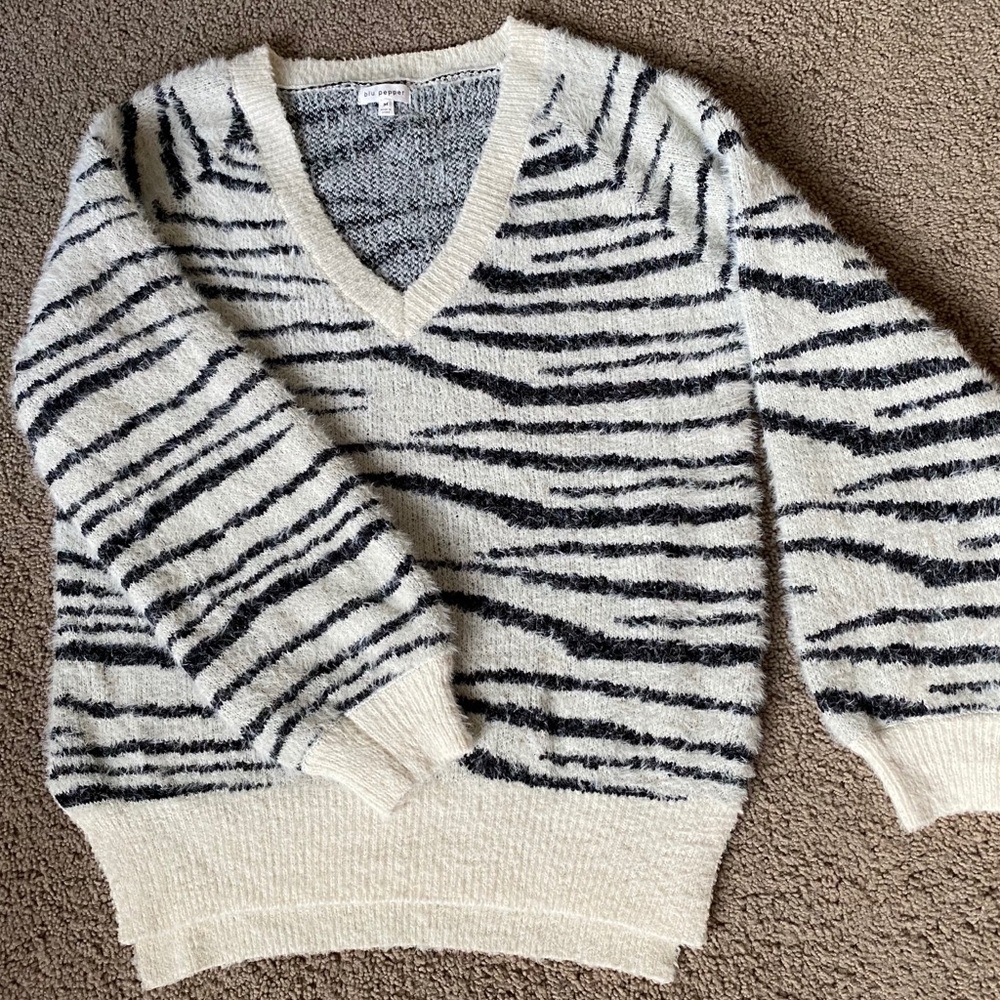 Blu pepper zebra print sweater